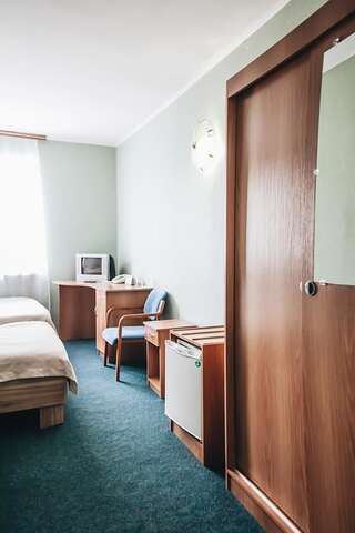 Отель Nikotel Hotel Mykolaiv Николаев Классический двухместный номер с 2 отдельными кроватями-1